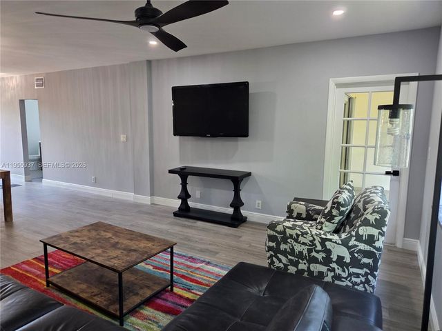 6731 Cypress Road 205, Plantation, FL 33317