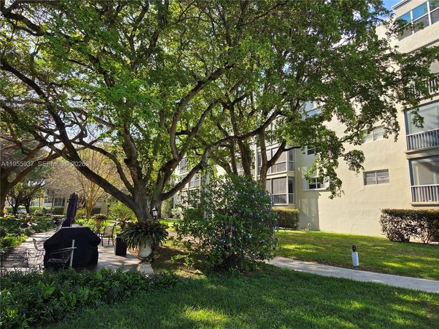 6731 Cypress Road 205, Plantation, FL 33317
