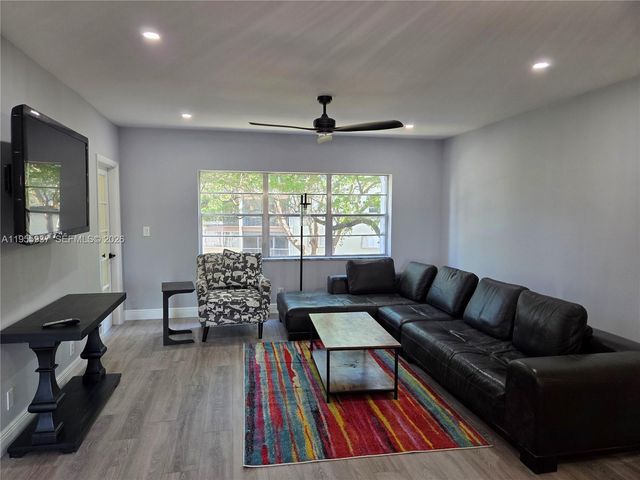 6731 Cypress Road 205, Plantation, FL 33317