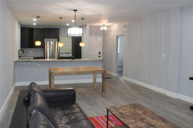 6731 Cypress Road 205, Plantation, FL 33317