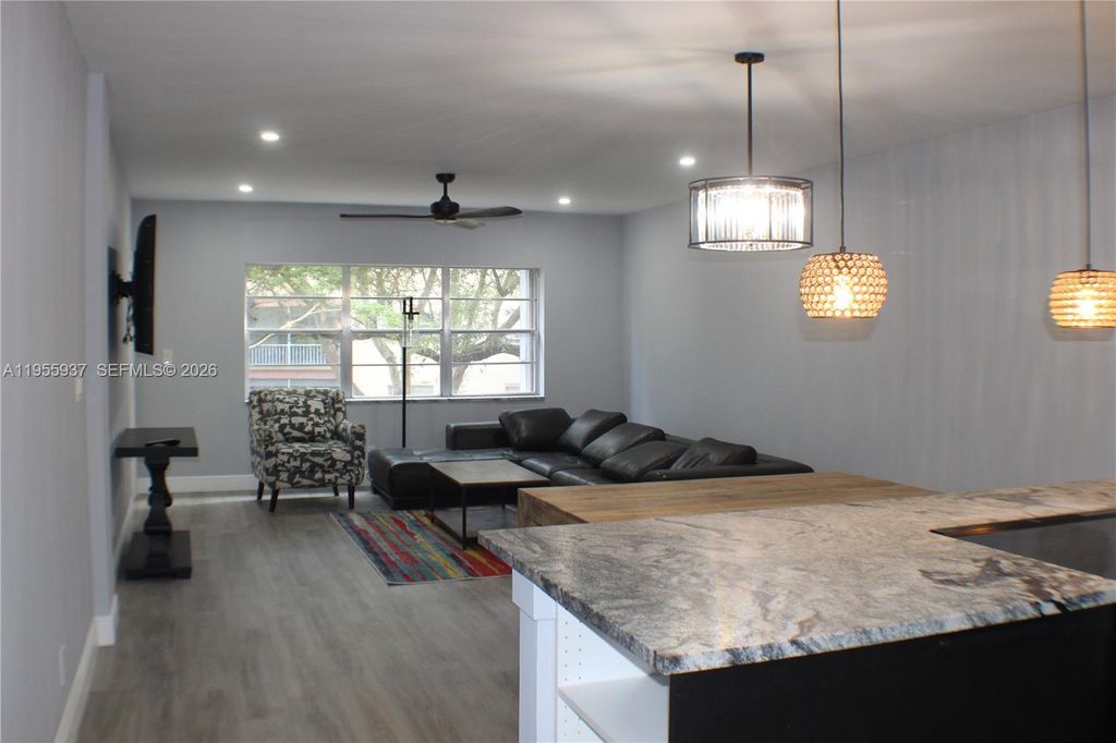6731 Cypress Road 205, Plantation, FL 33317