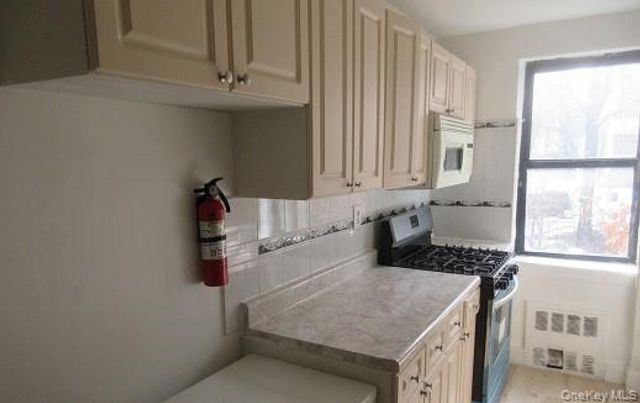 2866 Marion Avenue 1E, Bronx, NY 10458