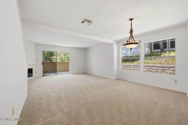 2731 Erringer Road 17, Simi Valley, CA 93065