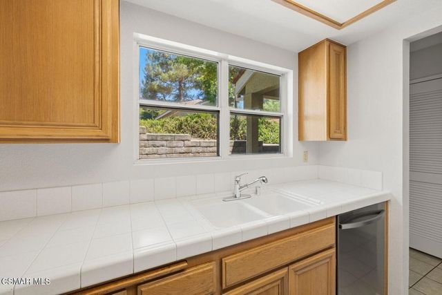 2731 Erringer Road 17, Simi Valley, CA 93065