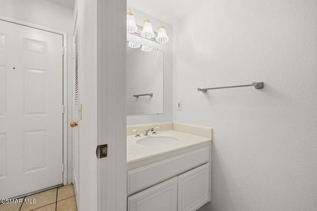 2731 Erringer Road 17, Simi Valley, CA 93065