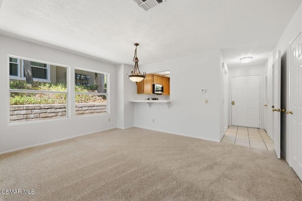 Image 10 of property listing at 2731 Erringer Road 17, Simi Valley, CA 93065