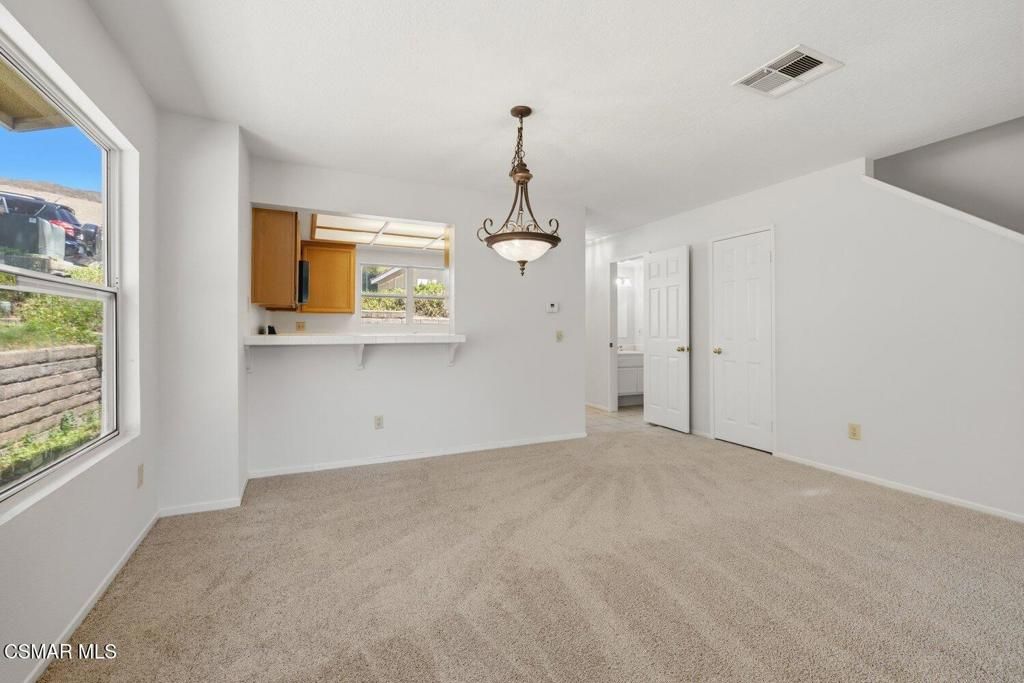 Image 11 of property listing at 2731 Erringer Road 17, Simi Valley, CA 93065