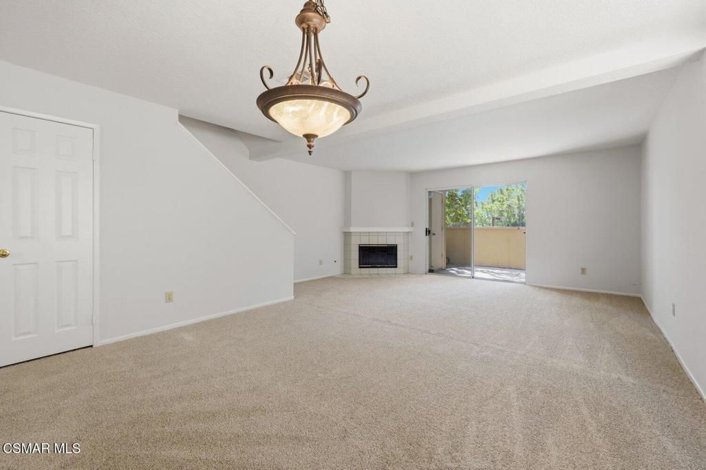 Image 15 of property listing at 2731 Erringer Road 17, Simi Valley, CA 93065