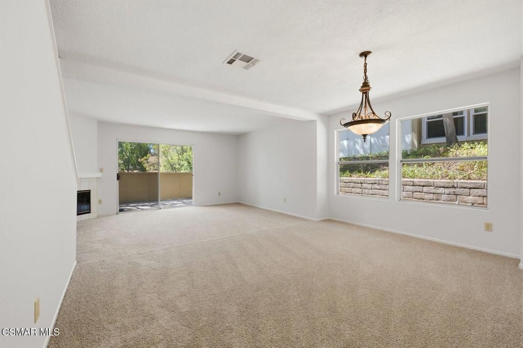 Image 16 of property listing at 2731 Erringer Road 17, Simi Valley, CA 93065