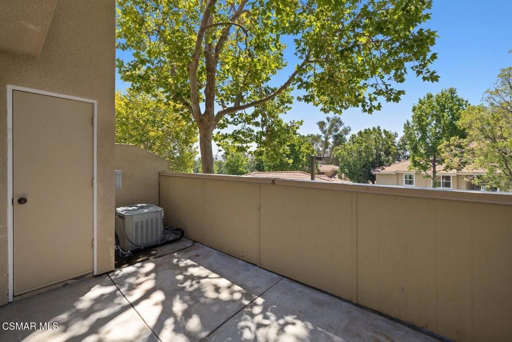 Image 17 of property listing at 2731 Erringer Road 17, Simi Valley, CA 93065