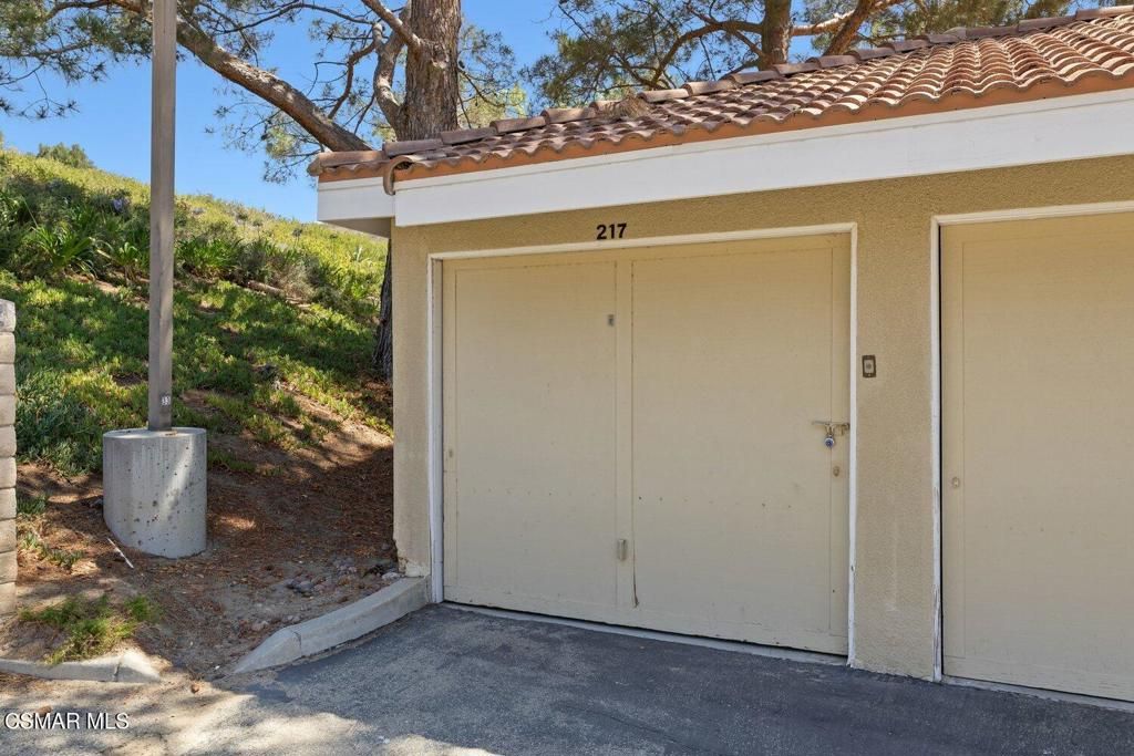 Image 29 of property listing at 2731 Erringer Road 17, Simi Valley, CA 93065