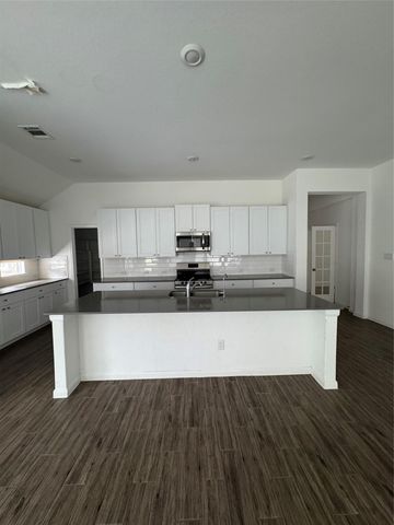8920 Luciano RDG, Seguin, TX 78155