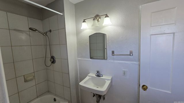 323 Claremont, San Antonio, TX 78209