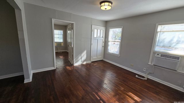 323 Claremont, San Antonio, TX 78209