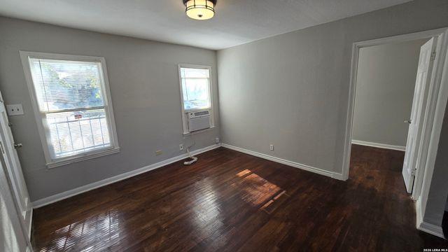 323 Claremont, San Antonio, TX 78209