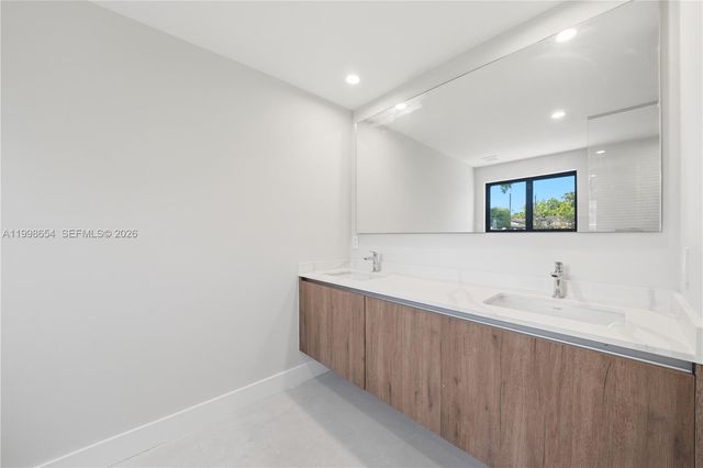 6332 SW 28th St, Miami, FL 33155