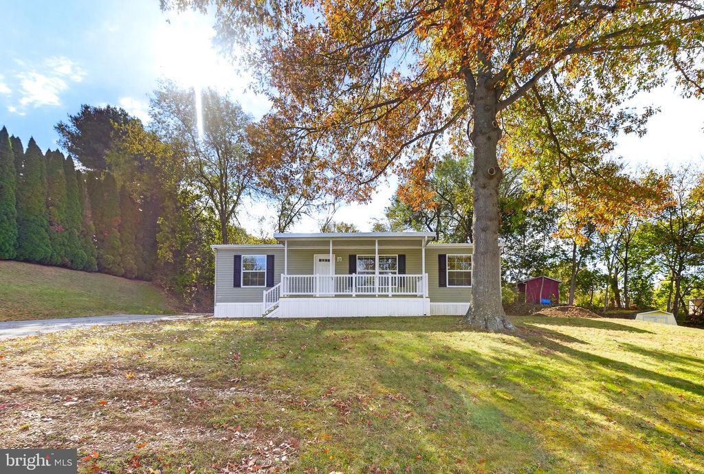 105 FAWN CIRCLE DR, Windsor, PA 17366