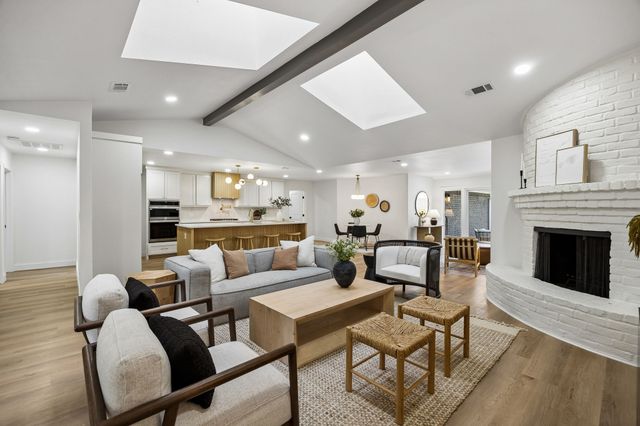 9376 Briarhurst Drive, Dallas, TX 75243