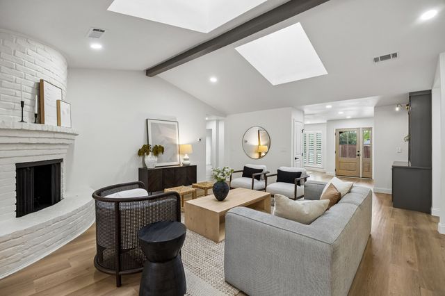 9376 Briarhurst Drive, Dallas, TX 75243