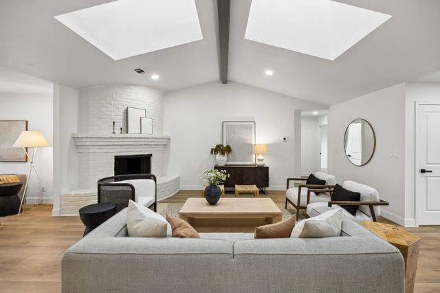 9376 Briarhurst Drive, Dallas, TX 75243