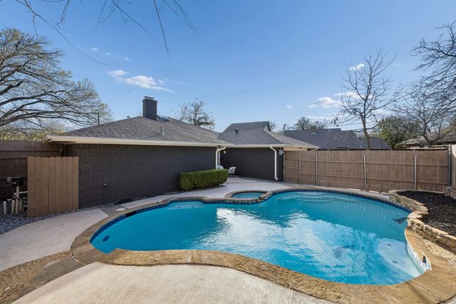 9376 Briarhurst Drive, Dallas, TX 75243