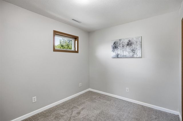 3806 E Ave NE NE, Cedar Rapids, IA 52402