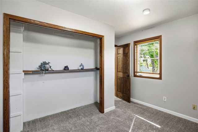 3806 E Ave NE NE, Cedar Rapids, IA 52402
