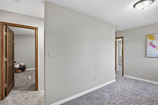 3806 E Ave NE NE, Cedar Rapids, IA 52402