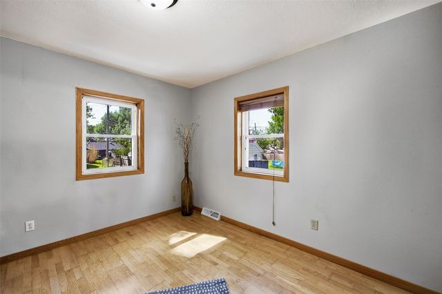 3806 E Ave NE NE, Cedar Rapids, IA 52402
