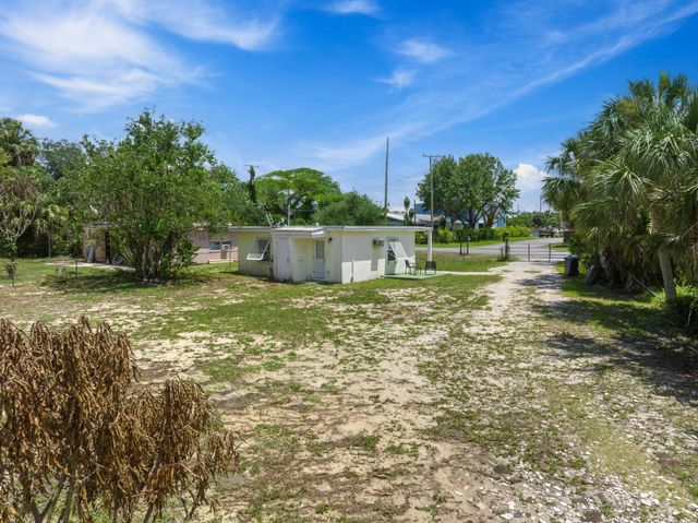 122 Julian Drive, Fort Pierce, FL 34946