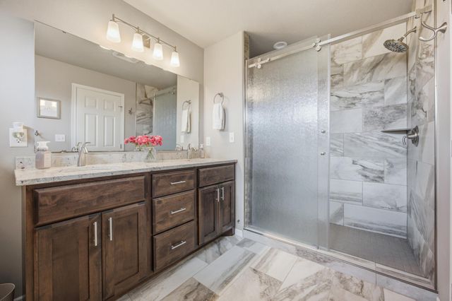 219 6th Street E, Horace, ND 58047