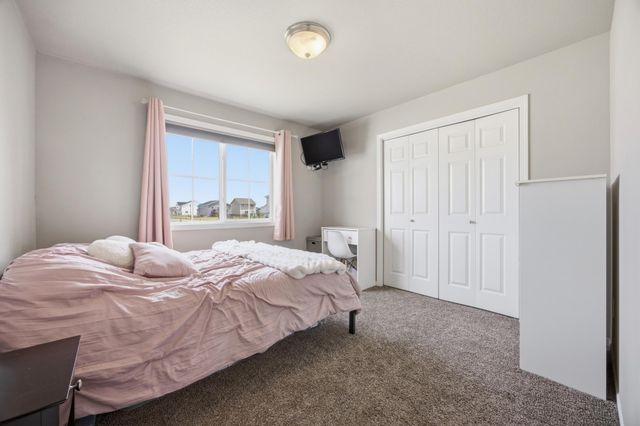 219 6th Street E, Horace, ND 58047