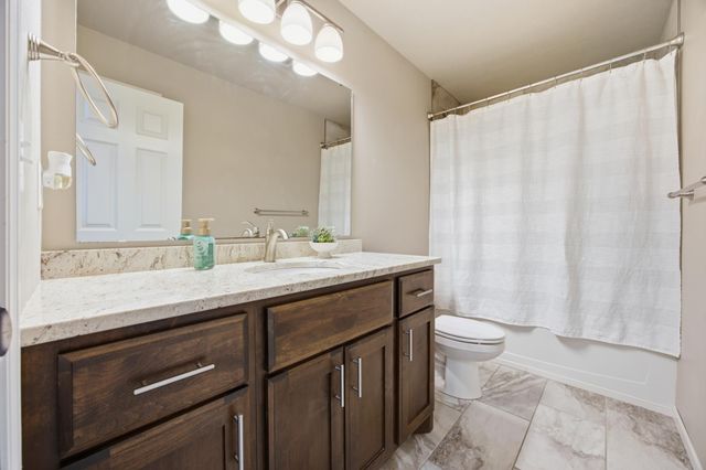 219 6th Street E, Horace, ND 58047