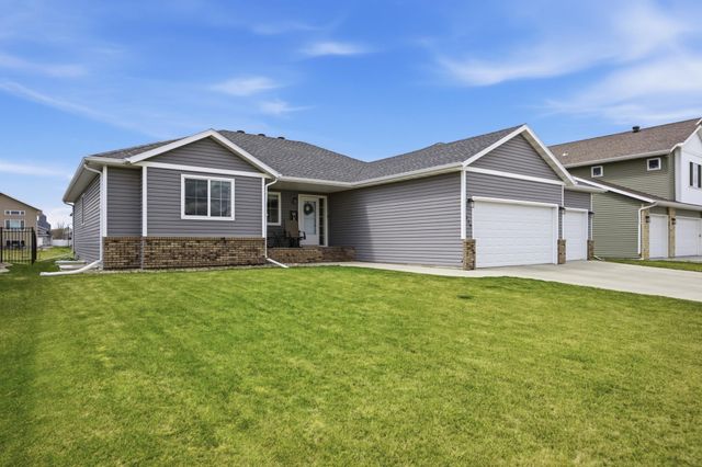 219 6th Street E, Horace, ND 58047