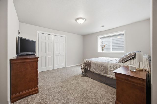 219 6th Street E, Horace, ND 58047