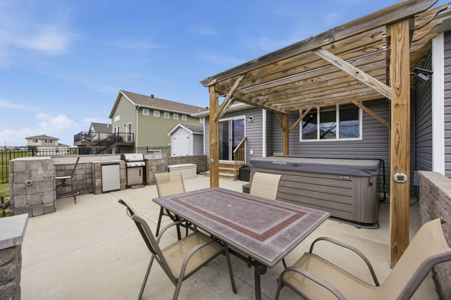 219 6th Street E, Horace, ND 58047