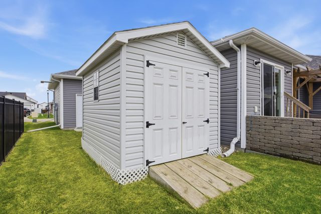 219 6th Street E, Horace, ND 58047