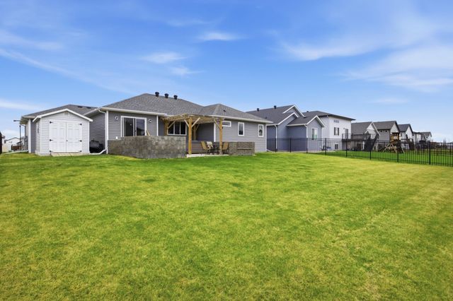 219 6th Street E, Horace, ND 58047