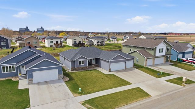 219 6th Street E, Horace, ND 58047