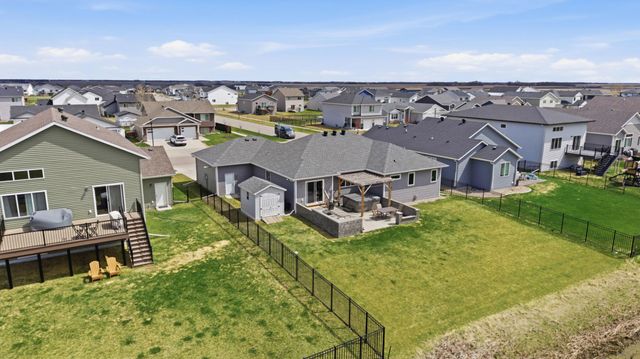 219 6th Street E, Horace, ND 58047