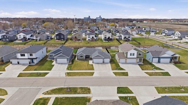 219 6th Street E, Horace, ND 58047