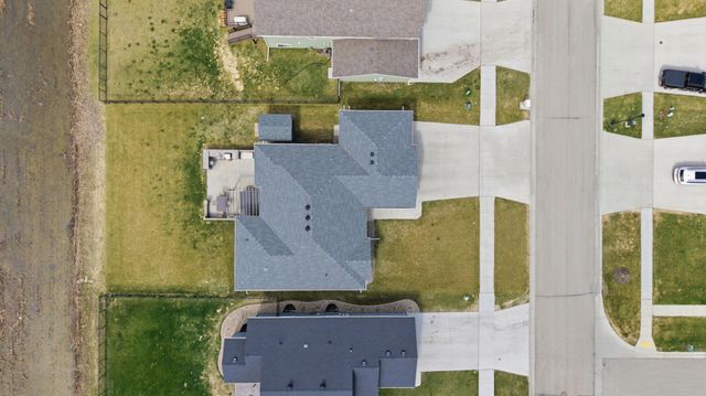 219 6th Street E, Horace, ND 58047