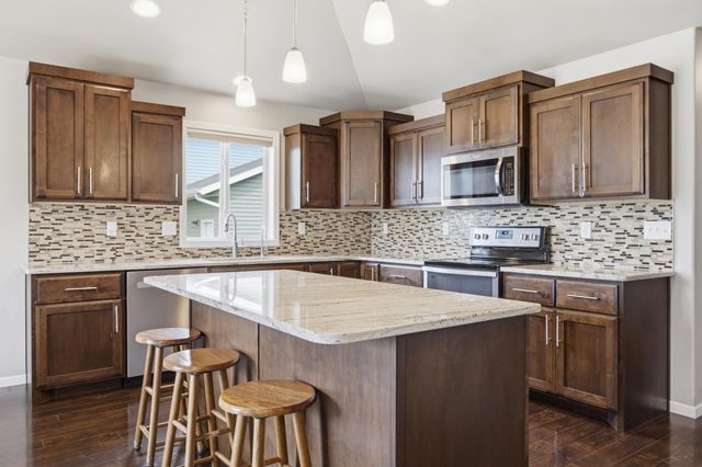 219 6th Street E, Horace, ND 58047