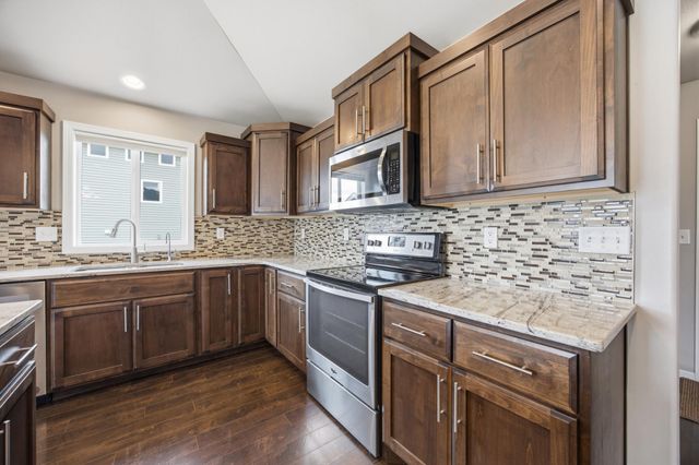 219 6th Street E, Horace, ND 58047