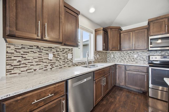 219 6th Street E, Horace, ND 58047