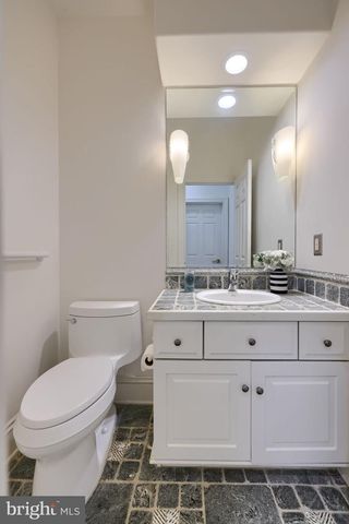 2492 SHAUB RD, Lancaster, PA 17601