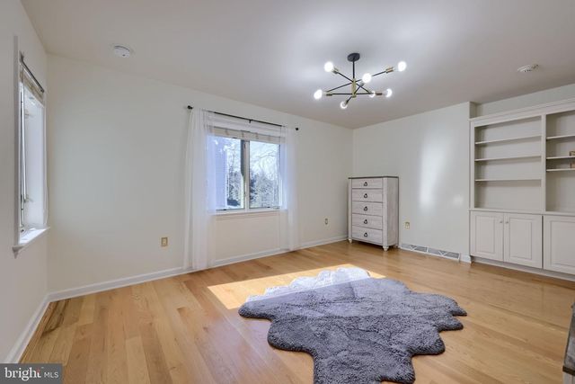 2492 SHAUB RD, Lancaster, PA 17601