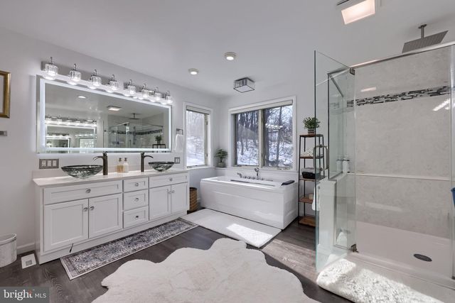 2492 SHAUB RD, Lancaster, PA 17601