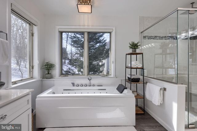 2492 SHAUB RD, Lancaster, PA 17601