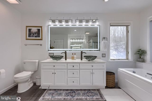 2492 SHAUB RD, Lancaster, PA 17601